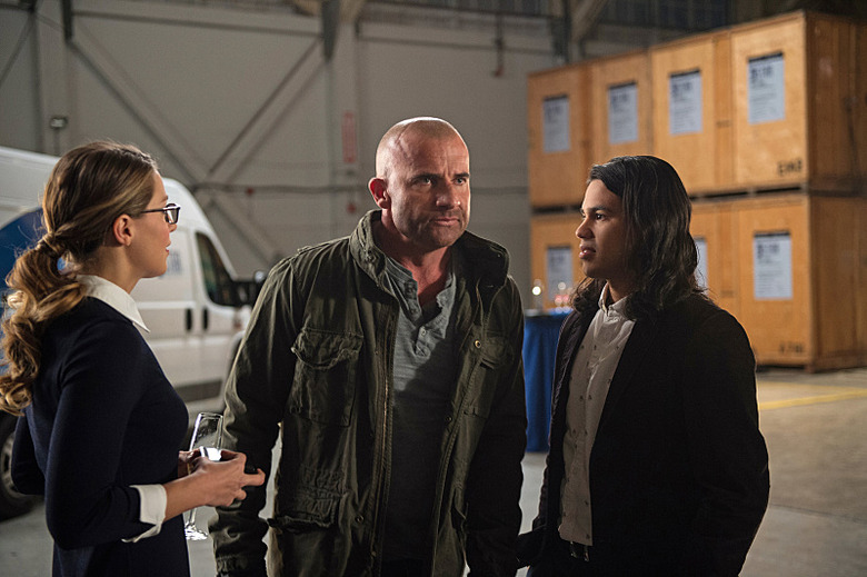 supergirl-flash-arrow-legends-crossover-photos-56