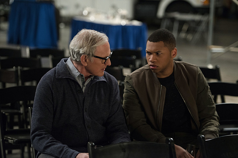 supergirl-flash-arrow-legends-crossover-photos-59