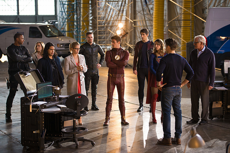 supergirl-flash-arrow-legends-crossover-photos-60