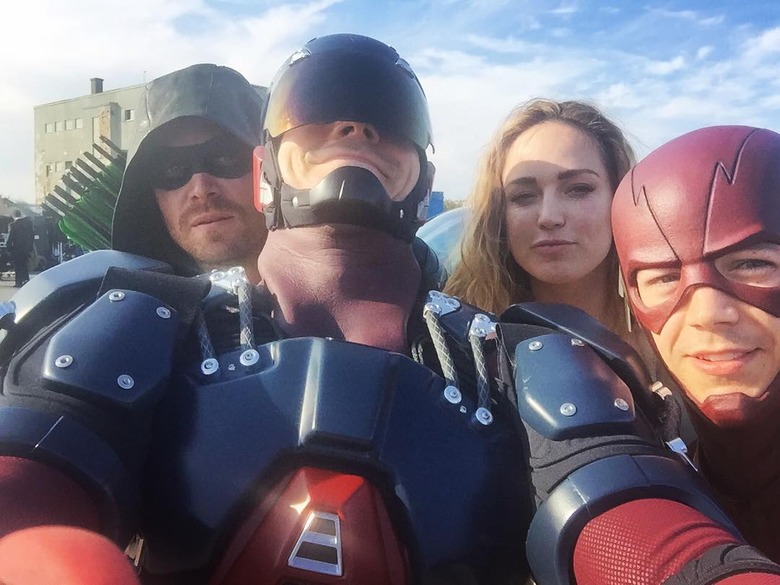 supergirl-flash-arrow-legends-crossover