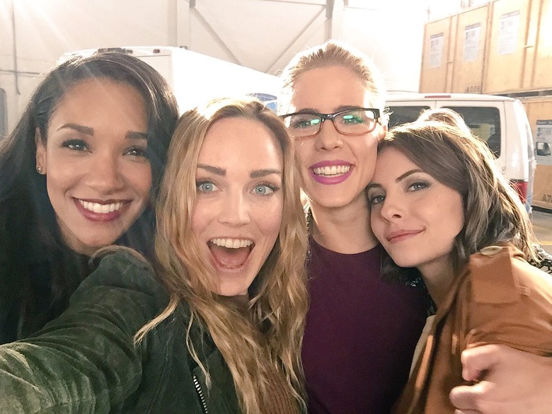 supergirl-flash-arrow-legends-crossover