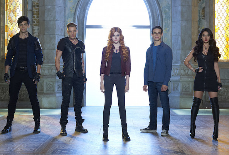 MATTHEW DADDARIO, DOMINIC SHERWOOD, KATHERINE MCNAMARA, ALBERTO ROSENDE, EMERAUDE TOUBIA