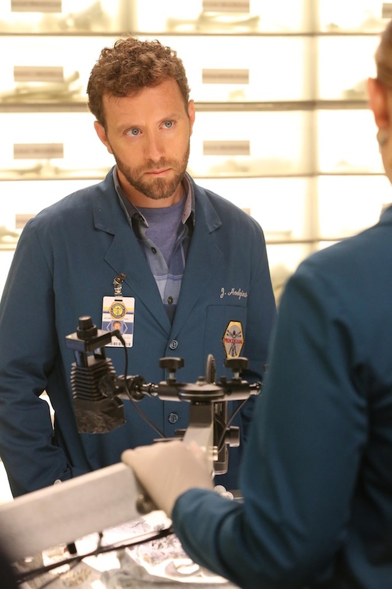 Bones-ep1101_sc11_0123_hires2