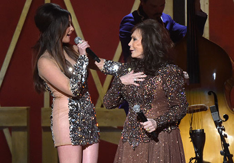 CMAs_kacey-musgraves-loretta-lynn-getty