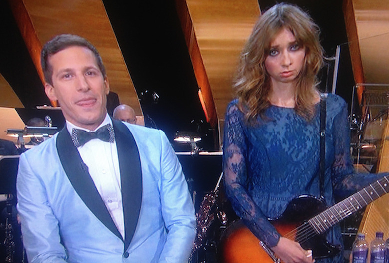 emmys-lauren-lapkus-true-dectective-guitarist