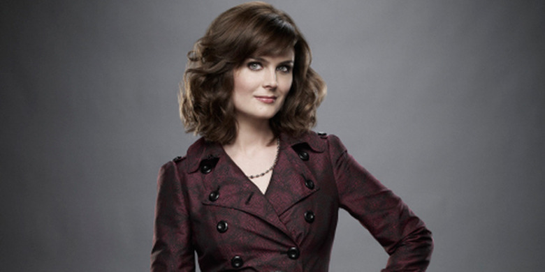 Emmys2011_DramaActress_EDeschanel_600