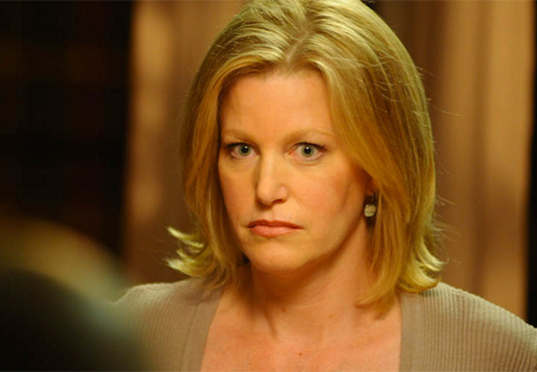 emmy-women-anna-gunn