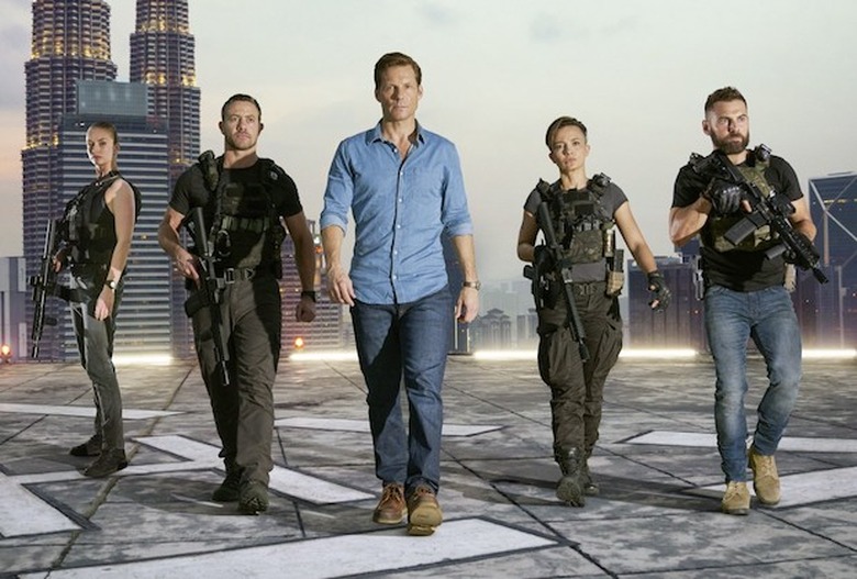 Jamie Bamber (center) joins the 'Strike Back' team ()
