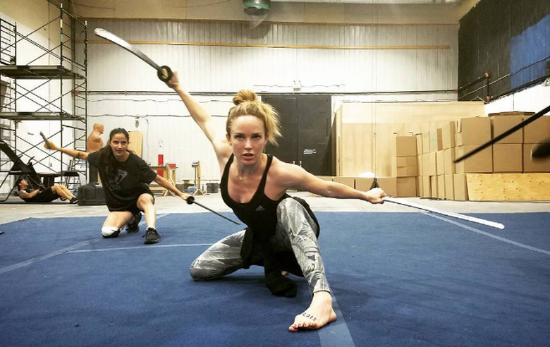 dcs-legends-of-tomorrow-caity-lotz-back-to-work