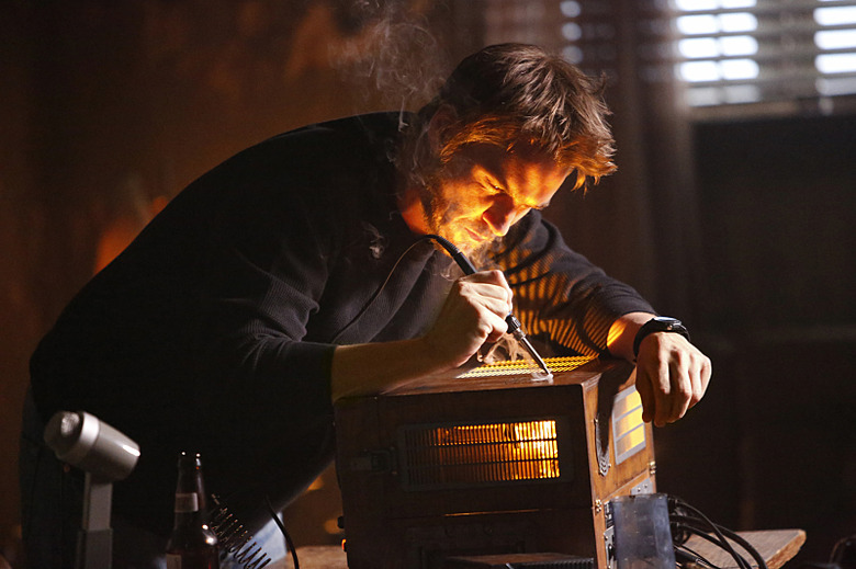 frequency-season-1-photos-5