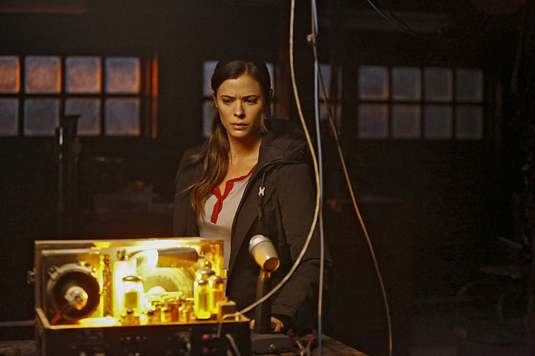 frequency-season-1-photos-9