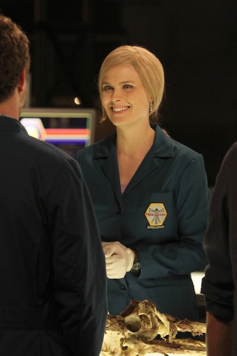 Bones-Ep801-Bones_sees_the_murder_sc-35_0124