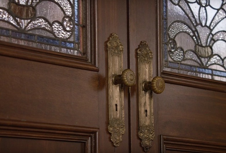 fuller-house-trailer-9-doors