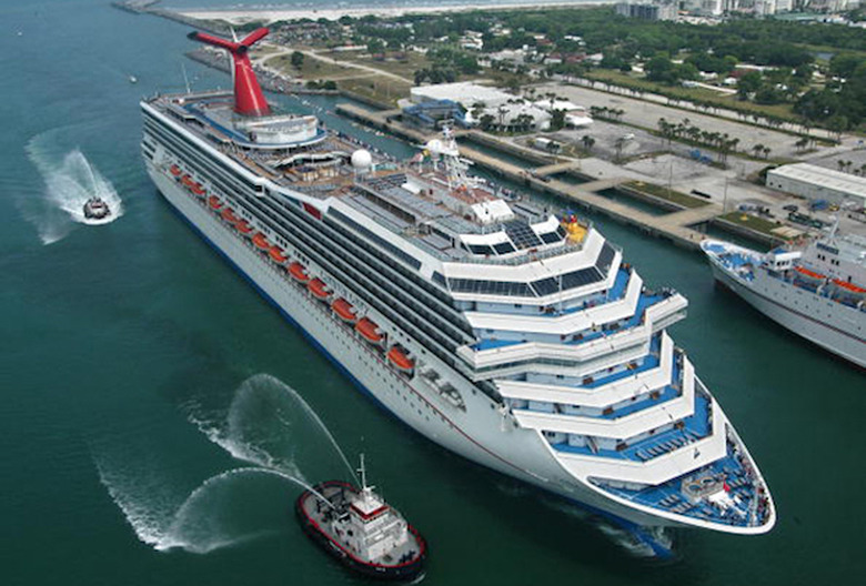 gilmore-girls-revival-sookie-cruise-ship