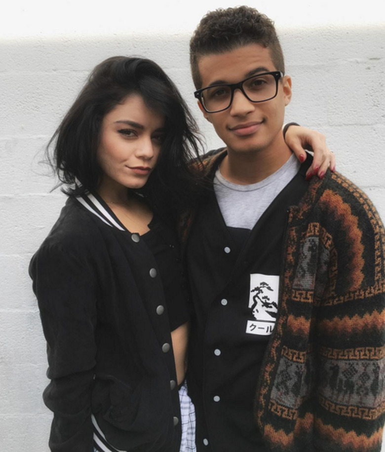 grease-live-bts-03