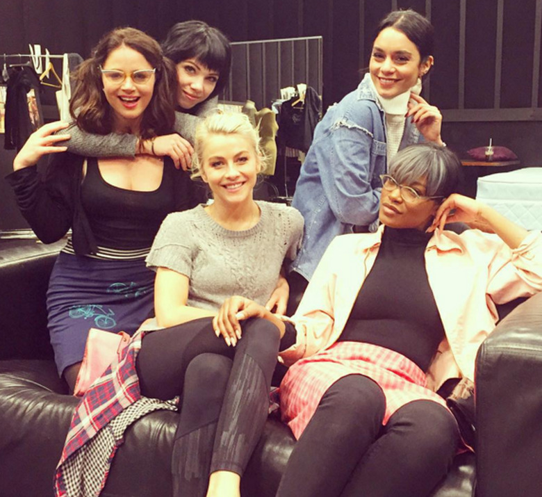 grease-live-bts-06