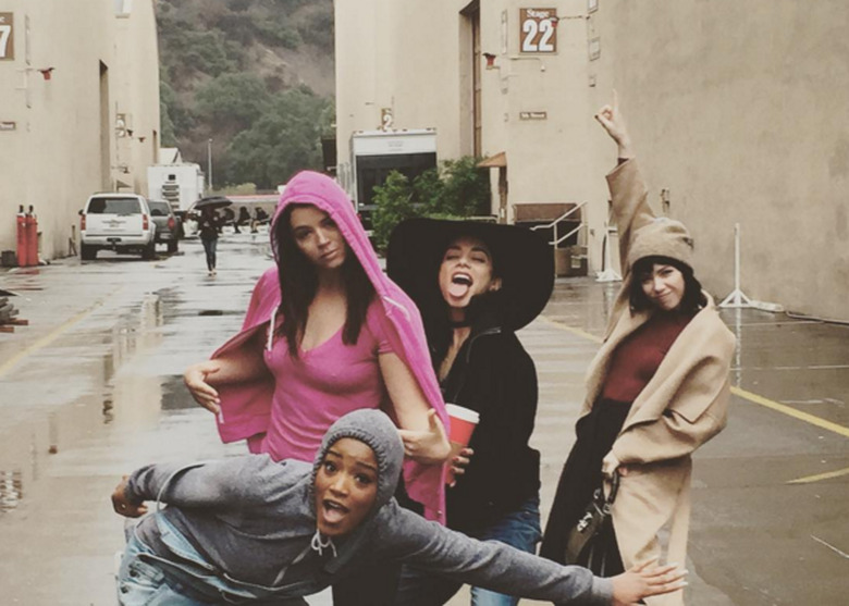 grease-live-bts-08