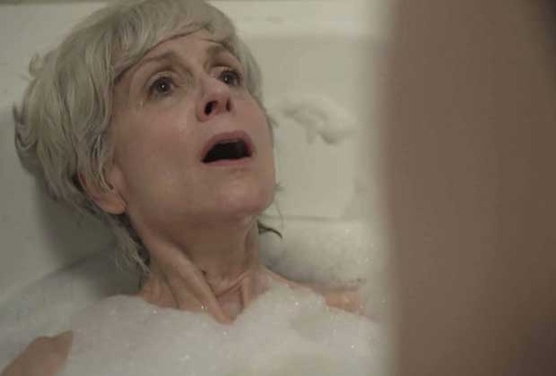 transparent-bathtub-sex-scene