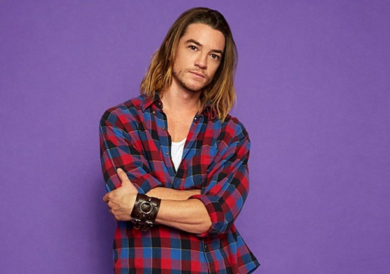 Hindsight 90s References