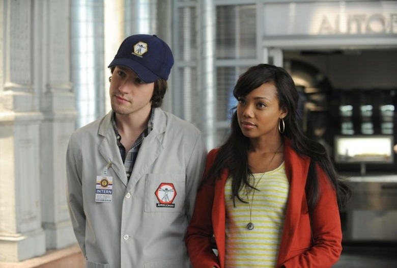 Bones-Ep708-BumpInRoad_Sc10_0395