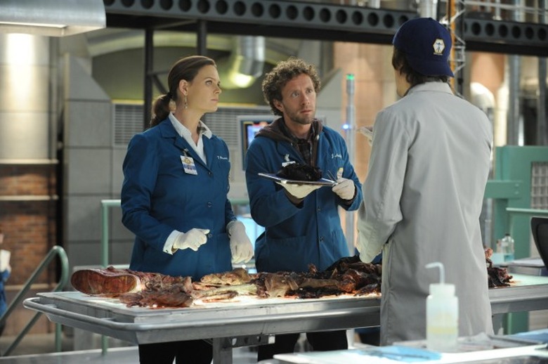 Bones-Ep708-BumpInRoad_Sc7_0304