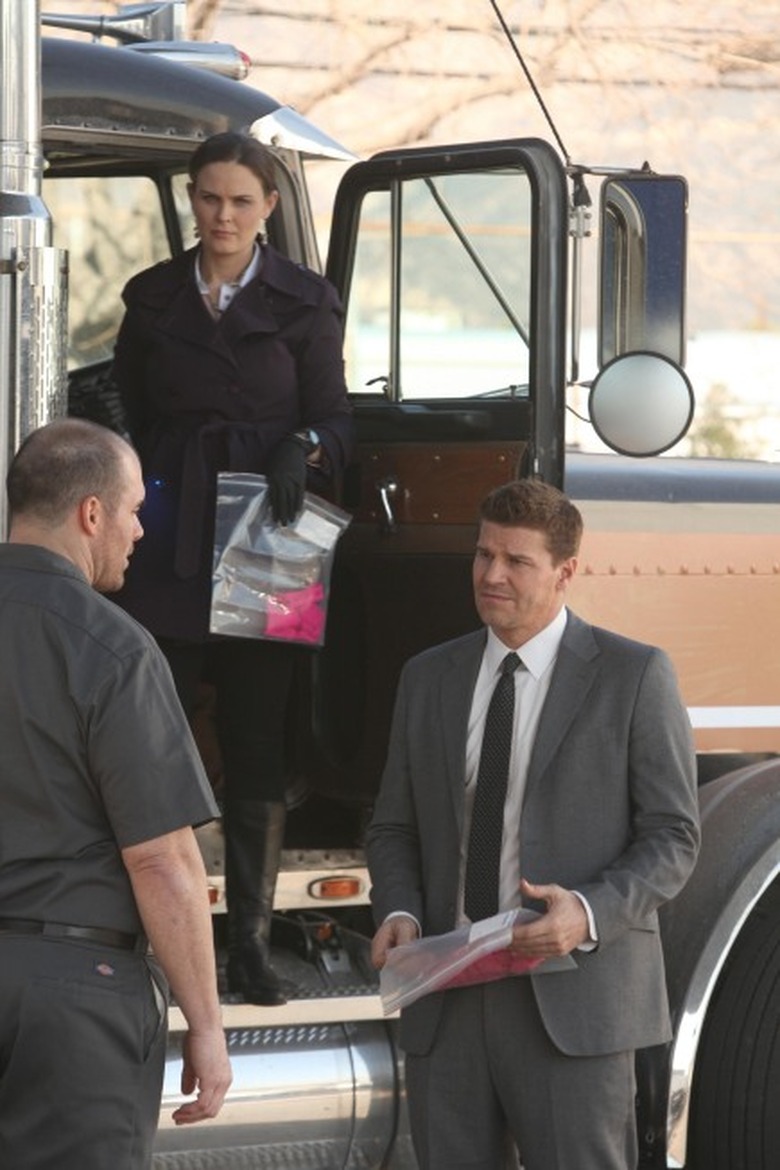 Bones-Ep708-The_bump_in_the_road_sc-12_0189