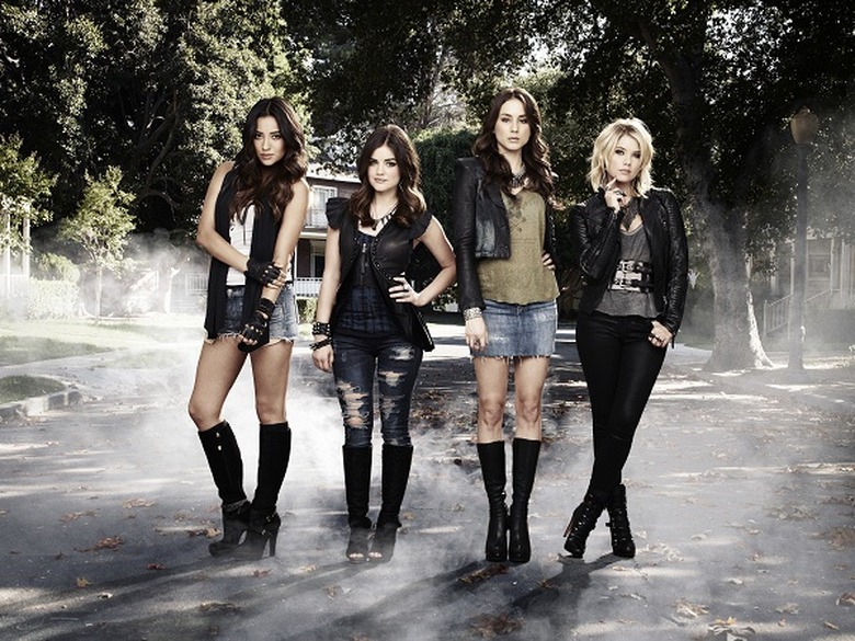 SHAY MITCHELL, LUCY HALE, TROIAN BELLISARIO, ASHLEY BENSON