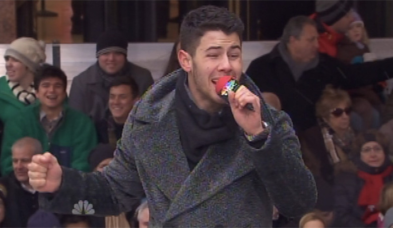 macys-parade-nick-jonas