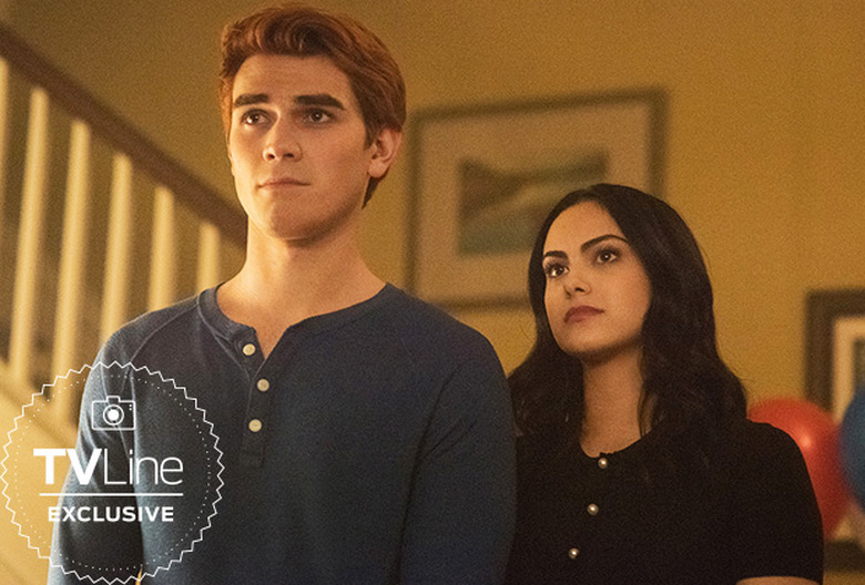 Riverdale Season 2 Finale Archie Veronica