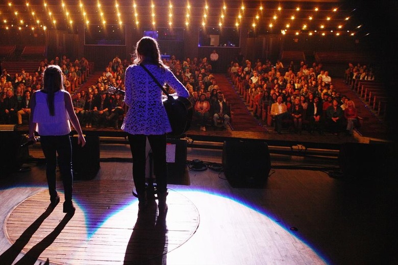 MAISY STELLA, LENNON STELLA