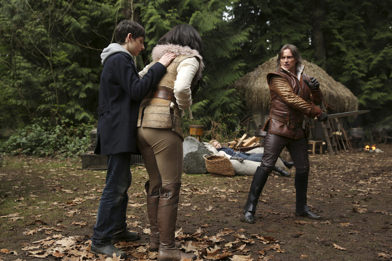 JARED S. GILMORE, LANA PARRILLA, JENNIFER MORRISON (BACKGROUND), ROBERT CARLYLE