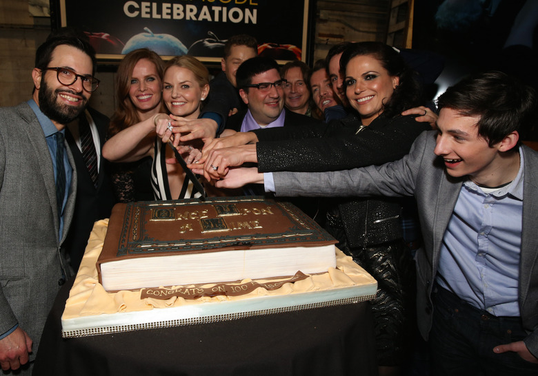 EDWARD KITSIS (EXECUTIVE PRODUCER, ONCE UPON A TIME), REBECCA MADER, JENNIFER MORRISON, ADAM HOROWITZ (EXECUTIVE PRODUCER, ONCE UPON A TIME), ROBERT CARLYLE, SEAN MAGUIRE, LANA PARRILLA, JARED GILMORE