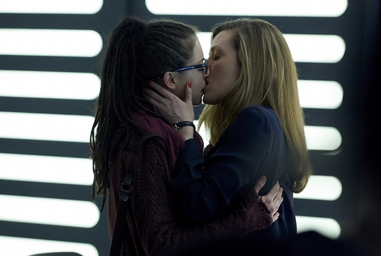 Cosima (TATIANA MASLANY) and Delphine (EVELYNE BROCHU)
