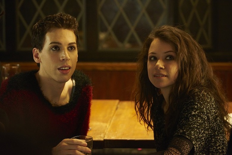 Sarah (TATIANA MASLANY) and Felix (JORDAN GAVARIS)