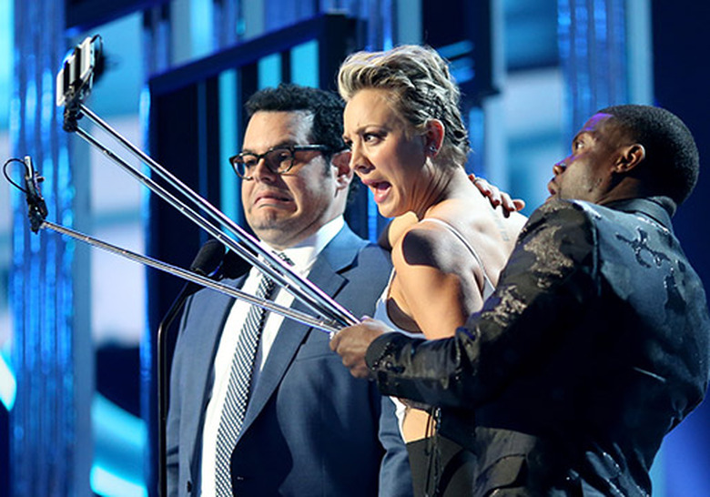 peoples-choice-moments-kaley-cuoco