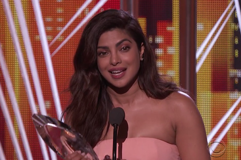 peoples-choice-awards-2017-priyanka
