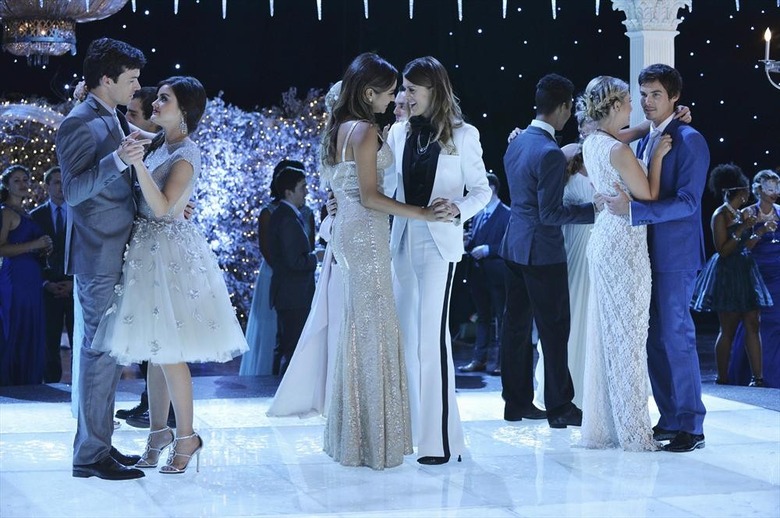 IAN HARDING, LUCY HALE, SHAY MITCHELL, LINDSEY SHAW, ASHLEY BENSON, TYLER BLACKBURN
