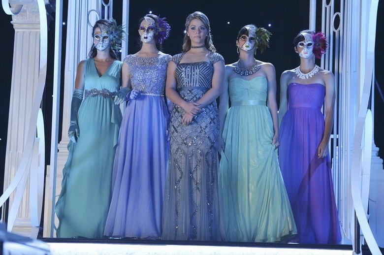CENTER: SASHA PIETERSE