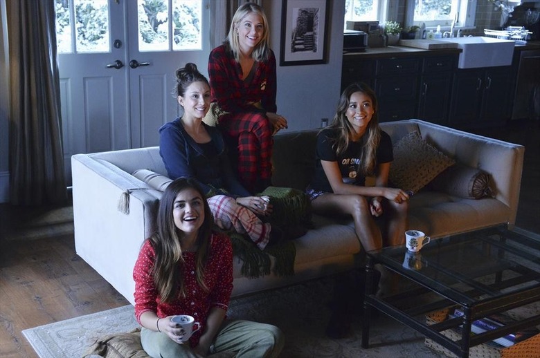LUCY HALE, TROIAN BELLISARIO, ASHLEY BENSON, SHAY MITCHELL