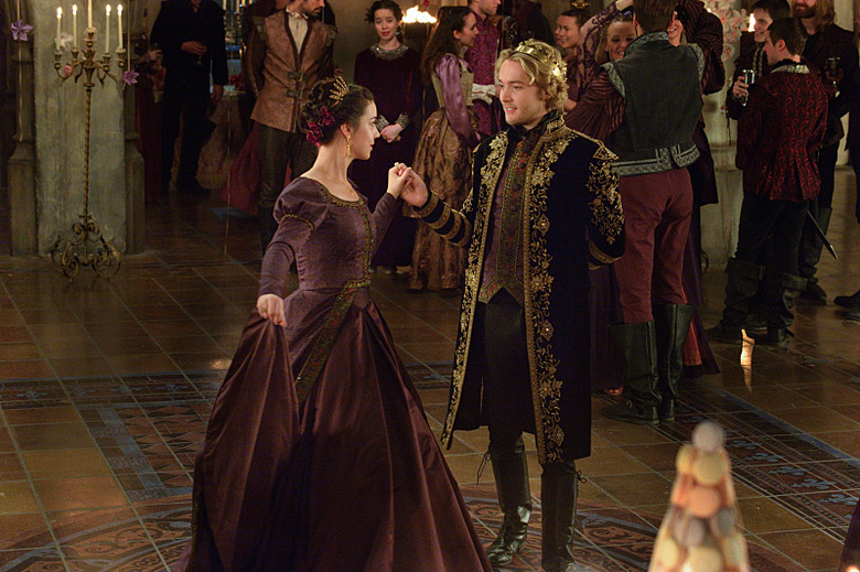 reign-season-2-photos (1)