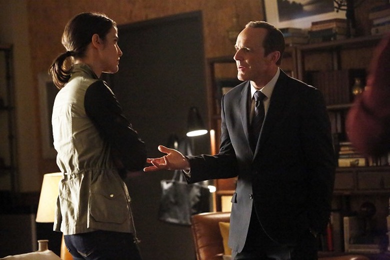 COBIE SMULDERS, CLARK GREGG