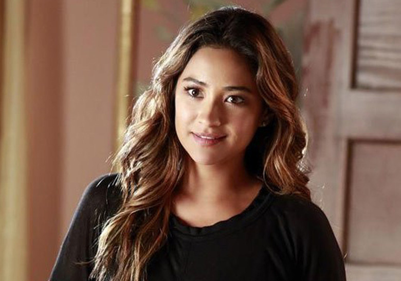 emily-paige-pretty-little-liars