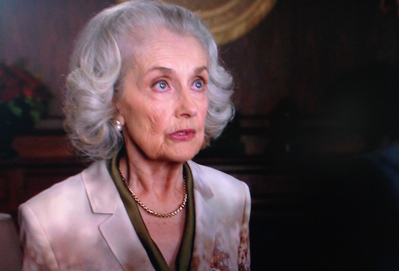 good-wife-jackie-palace-guard