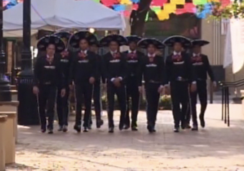 the-bachelorette-mariachi-group-date