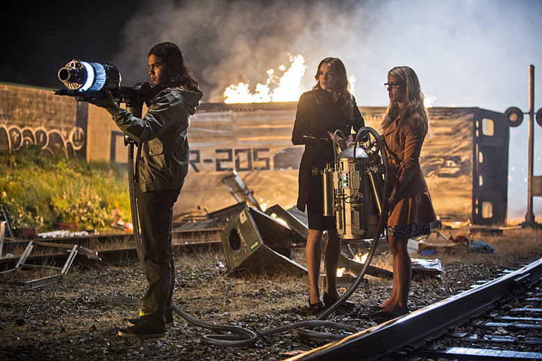 the-flash-season-1-photos-felicity (16)