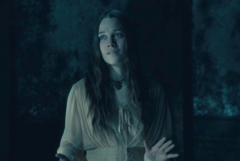 The Haunting of Hill House Spookiest Moments Cast Photos Season 1 Netflix