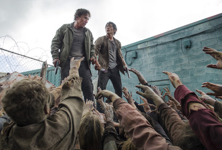 the walking dead 15 most memorable glenn moments