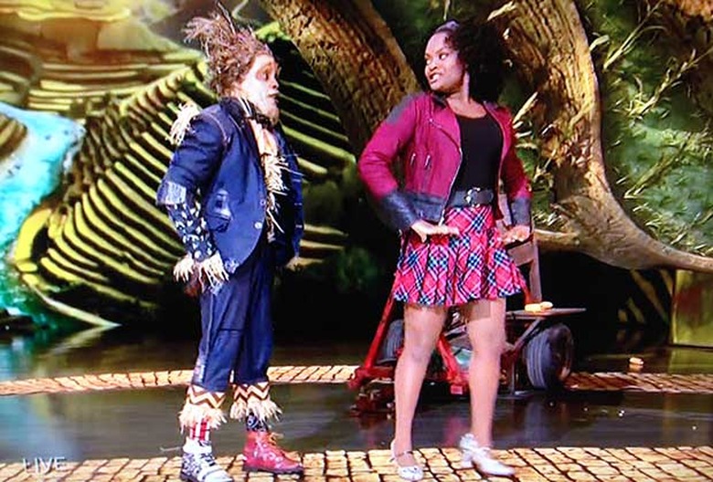 5-the-wiz-dorothy-scarecrow-ease-on-down