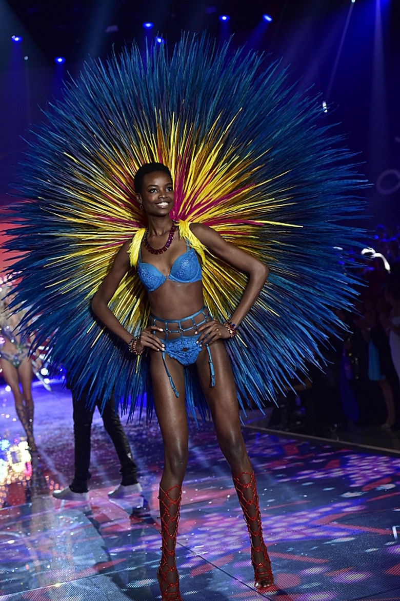 vs-fashion-show-2015-03