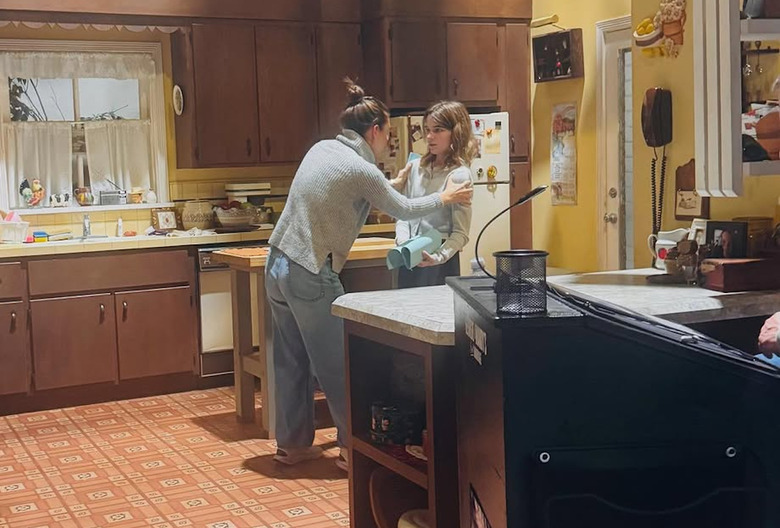 georgie-and-mandy-season-1-bts-mary-missy-scene